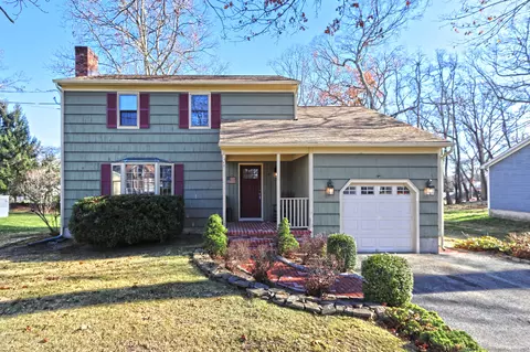 11 Harvest Ln, Milford, CT 06461