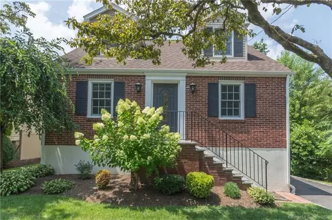 16 Weaver St, Greenwich, CT 06831