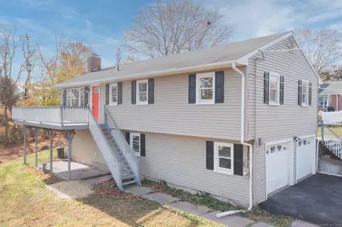 29 W Ridgeland Rd, Wallingford, CT 06492