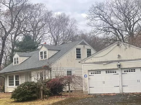 828 Breakneck Hill Rd, Middlebury, CT 06762