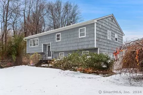 2 Clark Rd, New Fairfield, CT 06812