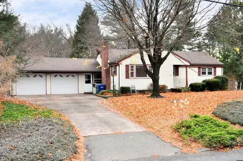 12 Meakin Dr, Windsor, CT 06095