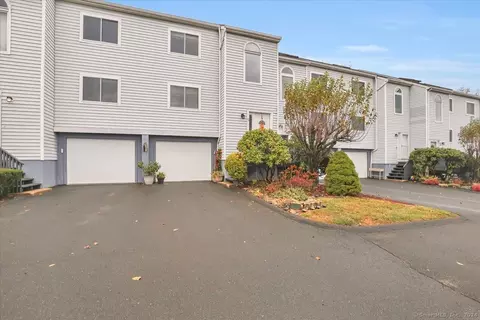 49 Midway Dr #49, Cromwell, CT 06416