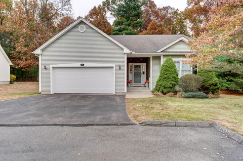16 Merrigan Ln #16, Windsor Locks, CT 06096