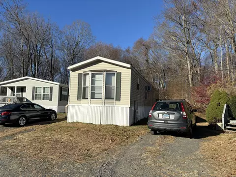 160 Mount Pleasant Rd #17, Newtown, CT 06470