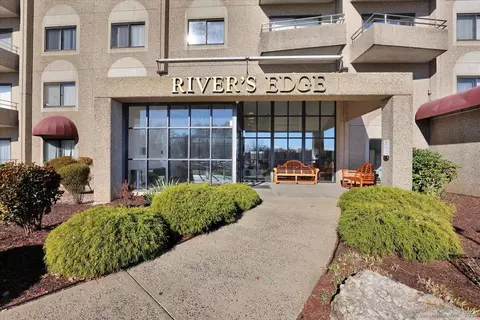 111 Dekoven Dr #905, Middletown, CT 06457