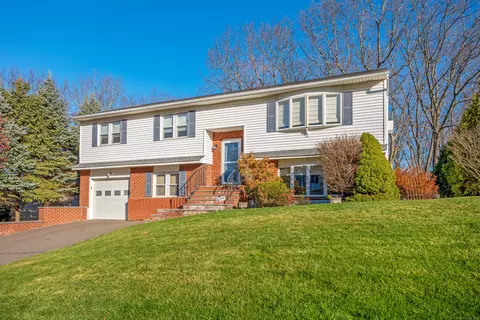 23 Kendall Cir, Waterbury, CT 06708