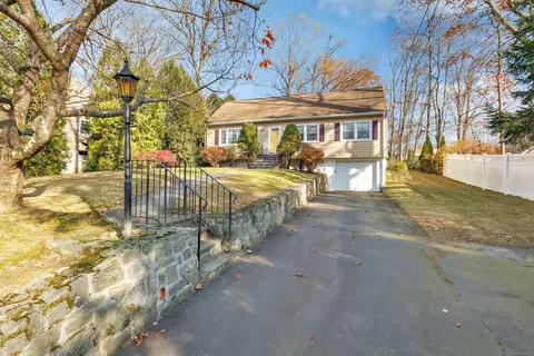 111 Bassick Rd, Trumbull, CT 06611