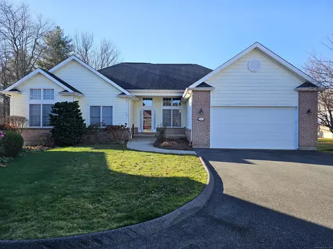 36 Jillian Cir #36, West Hartford, CT 06107