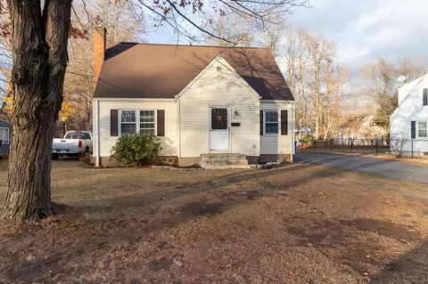 9 Circle Dr, Windsor Locks, CT 06096