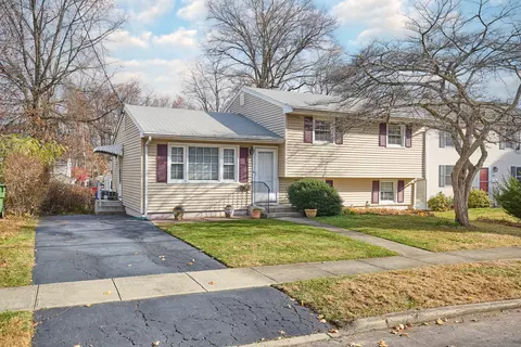 157 Oakwood Dr, Fairfield, CT 06824