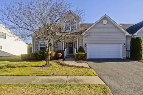 19 Green Briar Dr #19, Suffield, CT 06078