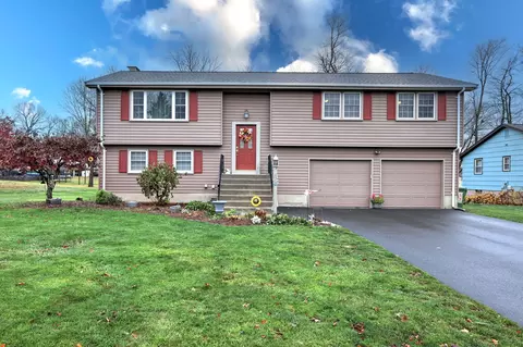 21 Oxford Ln, Cromwell, CT 06416