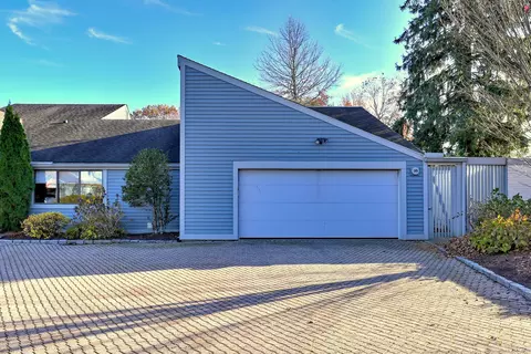 315 Harvest Cmns #315, Westport, CT 06880