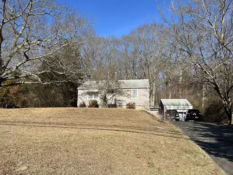 64 Fort Shantok Rd, Uncasville, CT 06382
