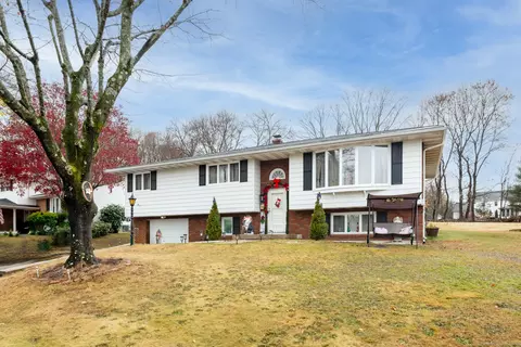 76 Ardsley Rd, Waterbury, CT 06708