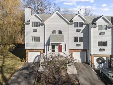 925 Oronoke Rd #25B, Waterbury, CT 06708