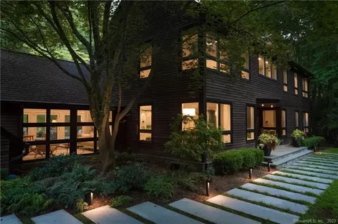 17 Greenbrier Rd, Westport, CT 06880