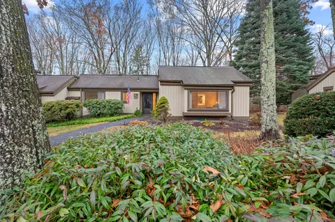 995 Heritage Vlg #B, Southbury, CT 06488