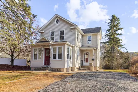 77 High St, Clinton, CT 06413