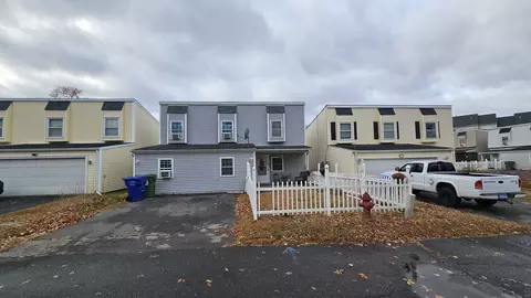 40 Inverness Ln, Middletown, CT 06457