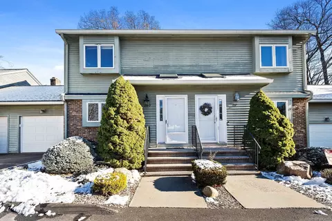 709 Sand Stone Dr #709, South Windsor, CT 06074