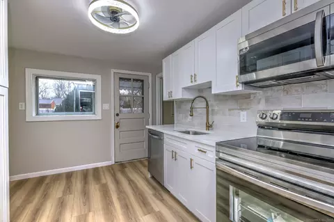 43 Allen Rd, North Haven, CT 06473