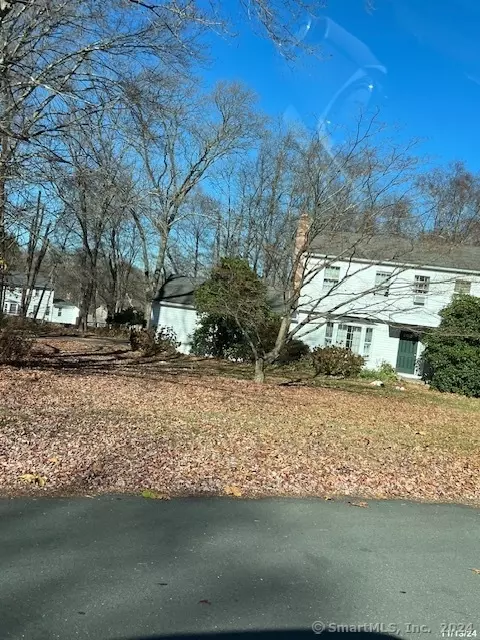5 Christianna Dr, Monroe, CT 06468