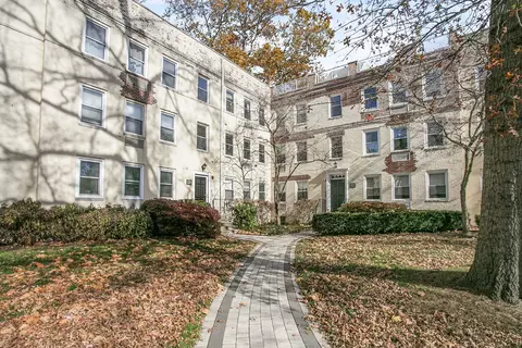 120 Woodside Grn #2B, Stamford, CT 06905