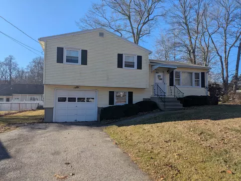 3 Arcadia Cir, Ansonia, CT 06401