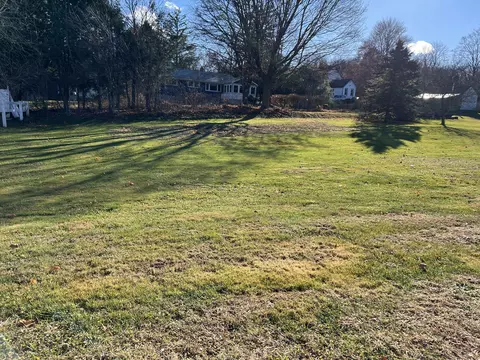 18 Friendship St, Windham, CT 06226