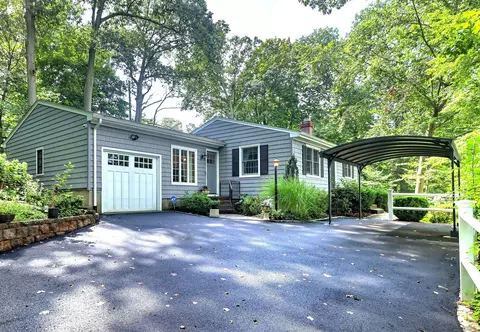 94 Stannard Ave, Branford, CT 06405