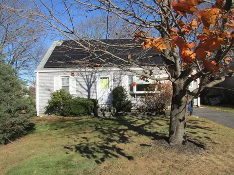 71 Hickory St, West Haven, CT 06516