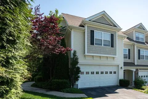 6 Ridgewood Dr #6, Middlebury, CT 06762