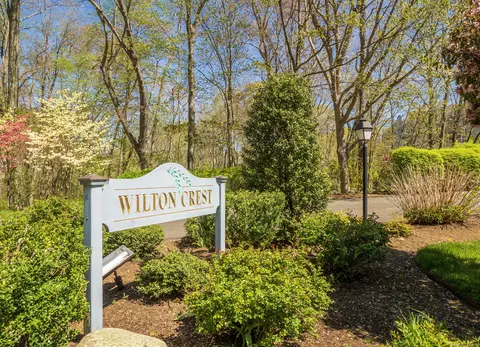 31 Wilton Crst #31, Wilton, CT 06897