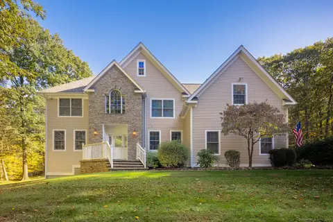 62 Whittlesey Rd, Woodbury, CT 06798