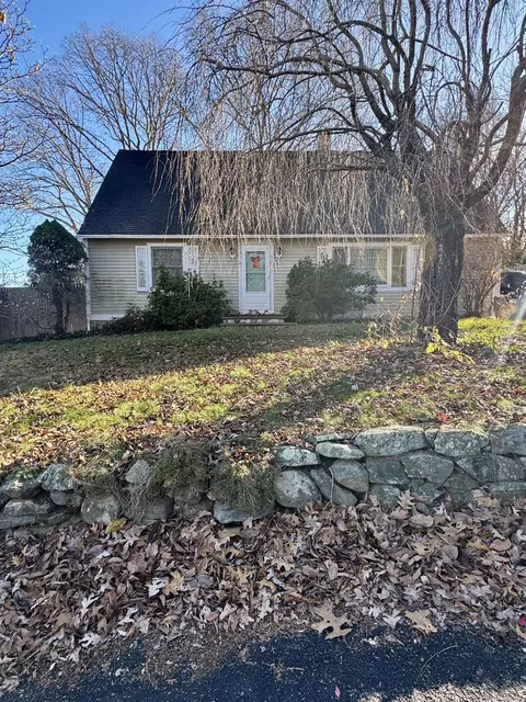 20 Rocky Ledge Dr, Clinton, CT 06413