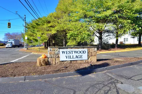 55 Mill Plain Rd #9-4, Danbury, CT 06811