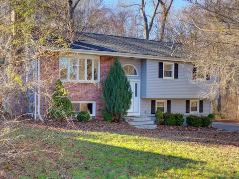 43 Terrace Dr, Oakdale, CT 06370