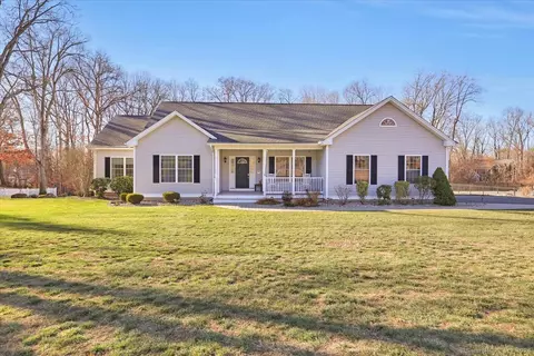 86 Silver Oak Cir, Southington, CT 06489