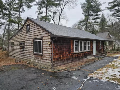 8 Pine Dr, Unionville, CT 06085