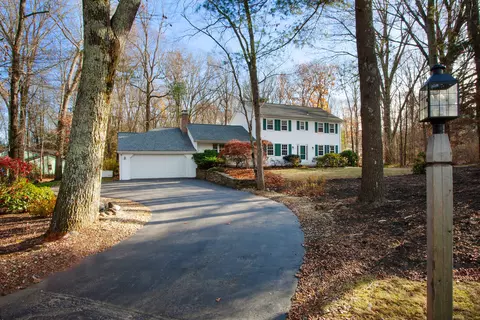 108 W Mountain Rd, Simsbury, CT 06092