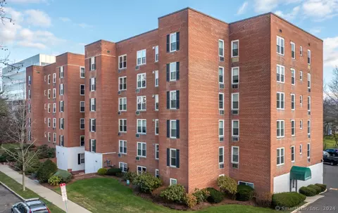 7 4th St #2H, Stamford, CT 06905