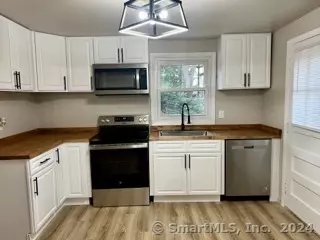 513 Washington Rd, Enfield, CT 06082