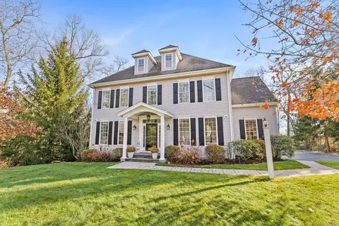 44 Arlington Dr, Avon, CT 06001