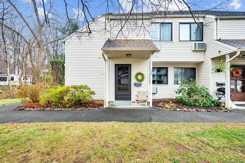 85 N Main St #135, East Hampton, CT 06424