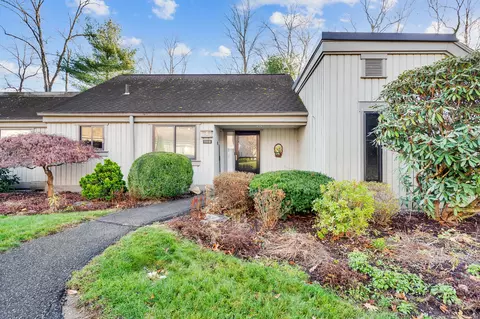 999 Heritage Vlg #B, Southbury, CT 06488