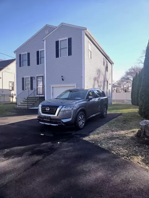 469 Saunders Ave, Bridgeport, CT 06606