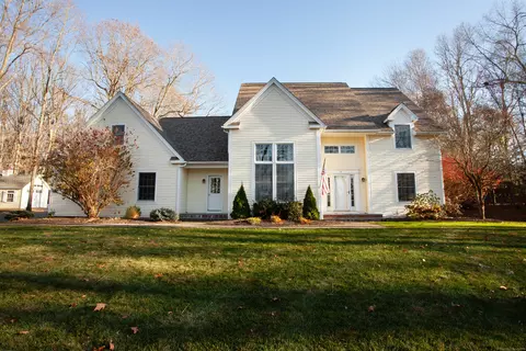 70 High Valley Dr, Canton, CT 06019