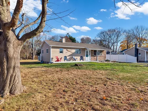 6 Briarwood Dr, Old Saybrook, CT 06475